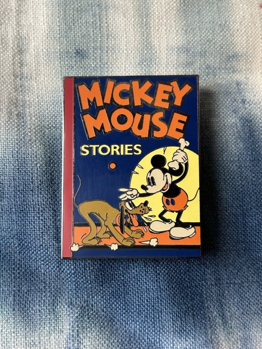 Disney Auctions Pin Mickey Mouse Stories LE 100 Pluto Book Limited Edition Gift
